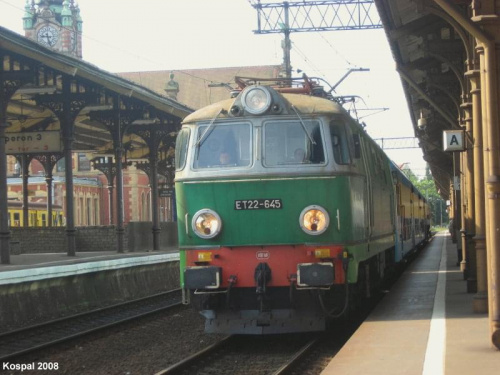 27.06.2008 (Gdańsk Gł) ET22-645 (CM Bydgoszcz) wjeżdża na stację z pociągiem osobowym z Chojnic do Gdyni Gł. #ET22 #Gdańsk #PKP