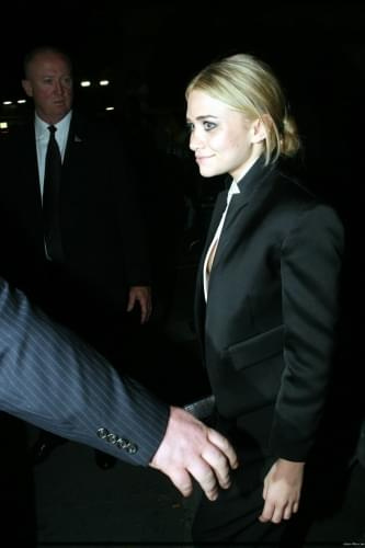 Ashley leaving CFDA-paparazzi czerwiec 2008