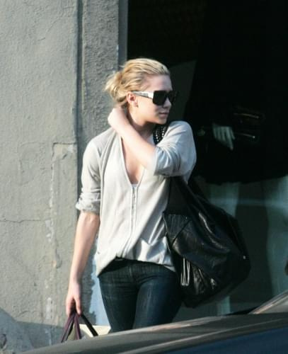 Ashley shopping at Stella McCartney in New York-paparazzi czerwiec 2008