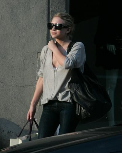 Ashley shopping at Stella McCartney in New York-paparazzi czerwiec 2008