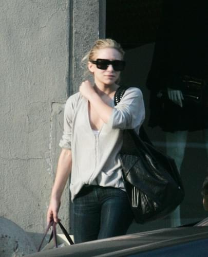 Ashley shopping at Stella McCartney in New York-paparazzi czerwiec 2008