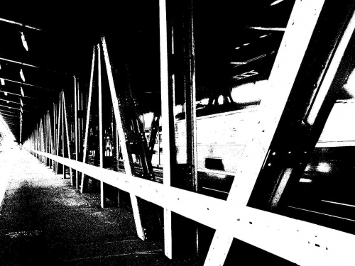 Most i... pędzący tramwaj #most #tramwaj