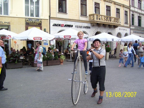 Córka na bicyklu (trzeba umieć na tym jeździć) :) #Kraków #Bicykl