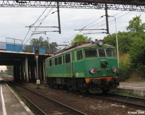 07.07.2008 EU07-164 oczekuje przy peronie 5 na pociąg pospieszny Kasztan z Berlina. #EU07 #Kostrzyn #kolej #PKP
