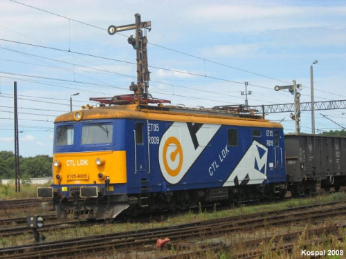 24.07.2008 ET05-009 włąsność CTL Lok stoi na stacji towarowej w Kostrzynie (KoB) czekając na podpięcie się pod towarowy.