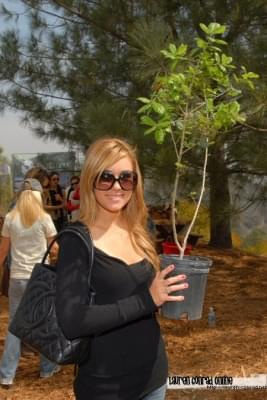 EMA and E! Entertainment Television Tree Planting Event-events kwiecień 2007