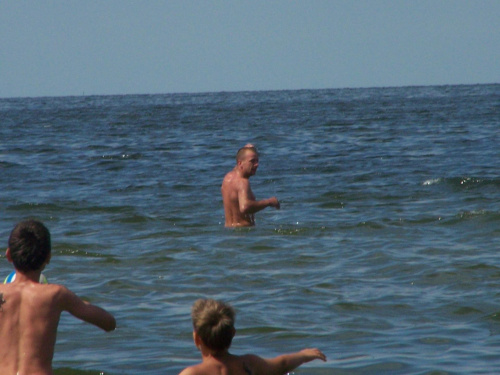 Krynica Morska 2008-Michu też zalicza morze co by nie było :P