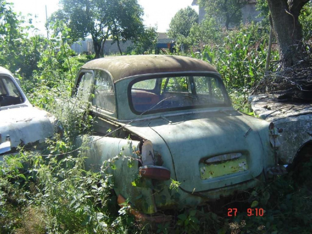 Trabant 500 z pola, gdzie stal 10 lat #P50500TrabantBRq