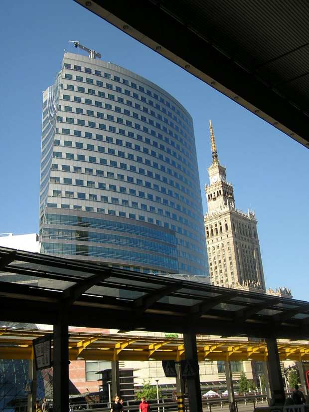 Pałac Kultury i Nauki oraz część Złotych Tarasów #budowla #Warszawa #centrum