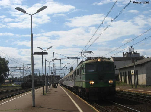 09.08.2008 (Krzyż) EU06-01 wjeżdża na stację z pociągiem TLK Barbakan rel.Szczecin Gł - Kraków Gł.