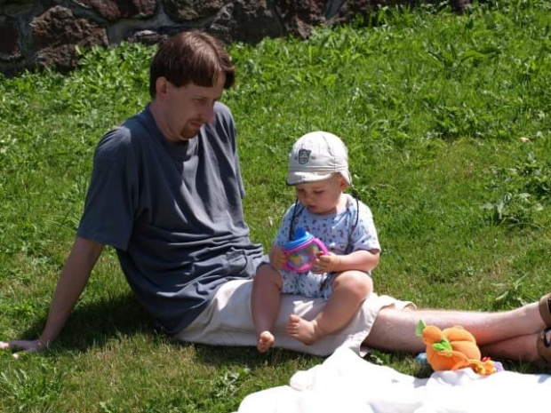 27.07.2008 - Jedlina Zdrój - najlepsza ławeczka to nogi tatusia