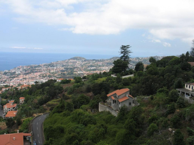 Widok z kolejki linowej na Funchal