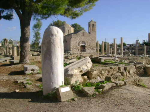 Cypr,Pafos-pregierz sw. Pawla #Cypr #Pafos #kościół #ruiny #pręgierz #zabytek