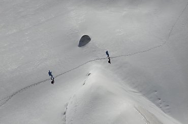 a tam w dole prawdziwi twardziele... #wakacje #góry #Alpy #lodowiec #trekking #Włochy #GranParadiso