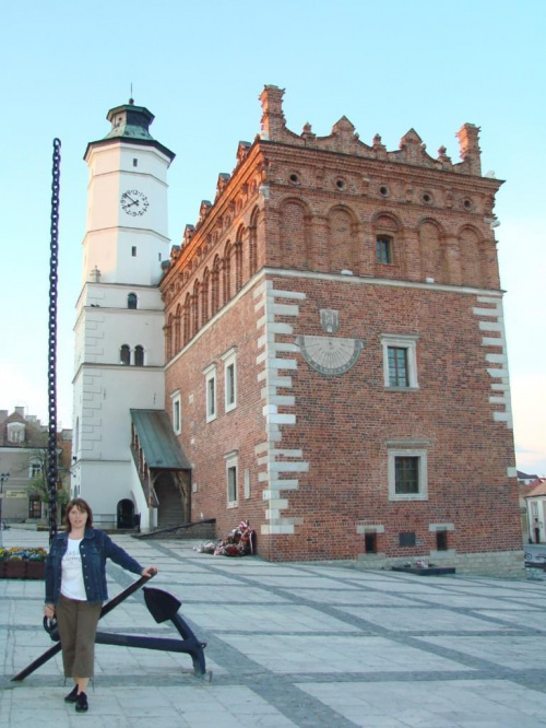 Rynek w Sandomierzu #Sandomierz #Polska #Rynek #kamienice #Ratusz #renesansans #kotwica #studnia