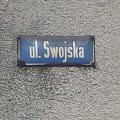 Stara tablica z nazwą ulicy w Gnieźnie - ul. Swojska