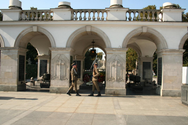 Plac Teatralny,Grób Nieznanego Żołnierza