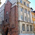 Kamienica Bornbachów przy ulicy Brzozowej na Starym Mieście, jej częścią są pozostałości Wieży Gnojnej. #wakacje #urlop #podróże #zwiedzanie #Polska #Warszawa