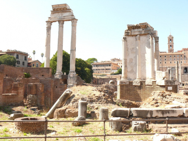 Forum Romanum - trzy korynckie kolumny świątyni Kastora i Polluksa #Rzym