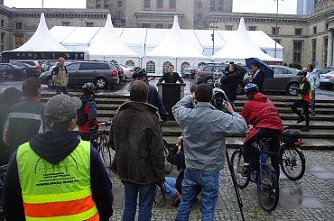 . #ZłoteTarasy #EuropejskiDzieńBezSamochodu #MasaKrytyczna #akcja #InvisiblePedal #Warszawa