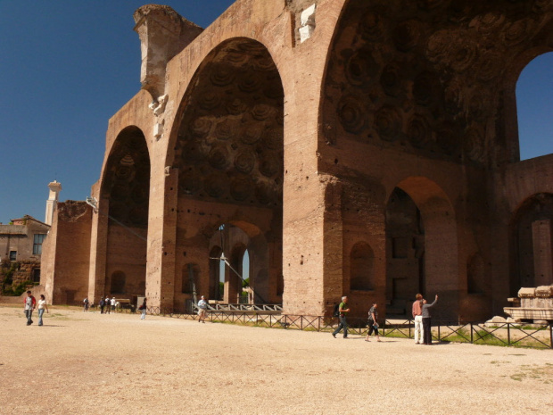 Forum Romanum - imponująca Bazylika Meksencjusza i Konstantyna ( a to tylko fragment ) #Rzym