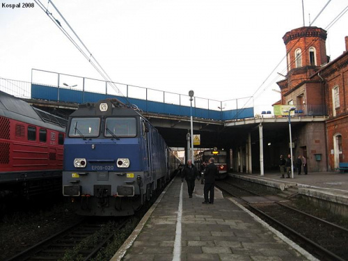 20.10.2008 EP09-020 stoi gotowa do odjazdu z pociągiem EC do Warszawy Wsch.
