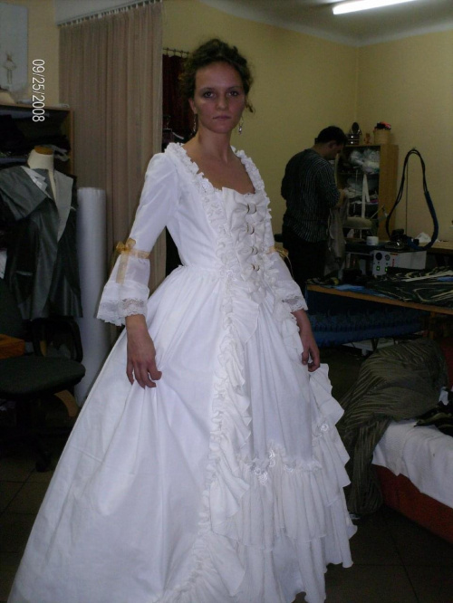 Wielkopolskie Towarzystwo Sztuki Krawieckiej- suknia barokowa wykonana przez zespół AFFABRE i studentów poznańskiej ASP