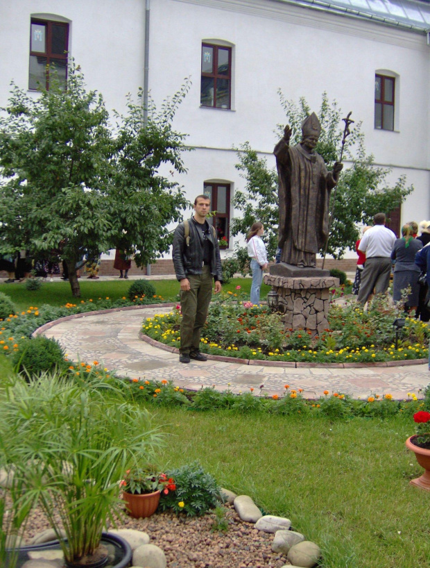 pomnik Janowi PawłowiII w Latyczowie