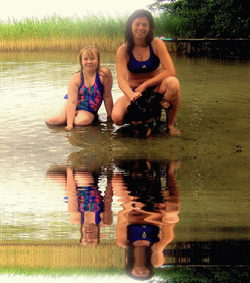 Ja z córką i psem nad jeziorem
