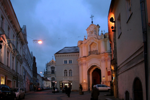 Brama klasztoru Bazylianów i kościół SW.Teresy przy ulicy Ostrobramskiej. #Wilno
