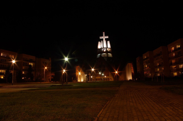 Nocne fotki z poziomu około jednego metra.