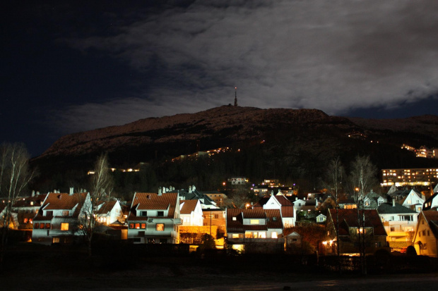 Bergen. Dzielnica Minde. Norwegia #norwegia #krajobraz #bergen #widoki #podróże #góry #morze