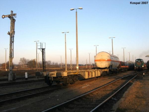 15.11.2007 SM42-648 z pociągiem towarowym