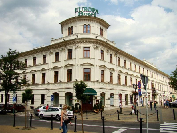 Hotel na rogu Krakowskiego Przedmieścia i Placu Litewskiego