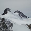 pośrodku Zuckerhutl 3507 m n.p.m (najwyższy szczyt Alp Stubaiskich)