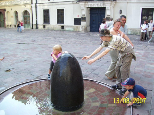 #Wawel #Kraków #Zabytki #Sukiennice #Rodzina #Rynek #Hejnał #KościółMariacki #Wieża #Smok #Pomnik