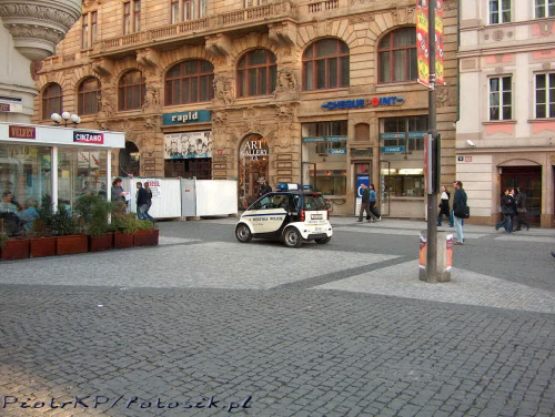 Praga #Czechy #Praga #architektura #zabytki #budynki #zabudowa #Policja