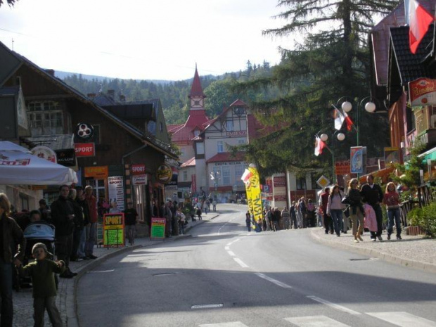 Głowna ulica Karpacza w czasie wyścigu Tour de Pologne