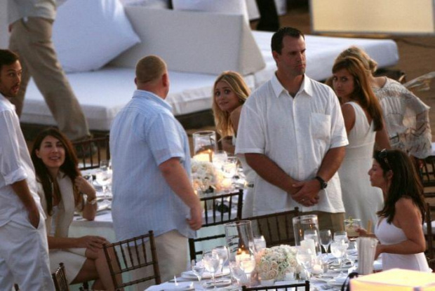 Ash and Kay attend Jills wedding in Mexico-paparazzi listopad 2007