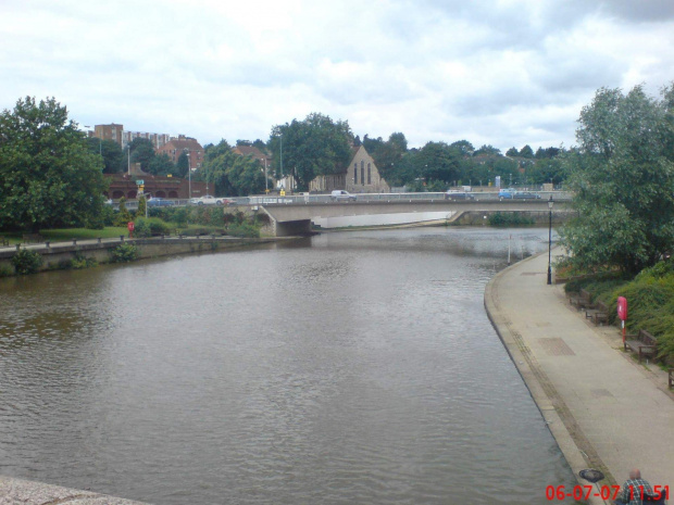 Widok z mostu na rzece Medway, Maidstone. Rzeka ta do najczystszych nie należy... :/ #Anglia #Maidstone #krajobrazy #widoki #rzeki