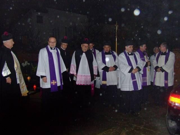 Ceremonia wprowadzenia ks. Pawła Sitarka na proboszcza parafii w Dąbrówce - 11.12.2007r.