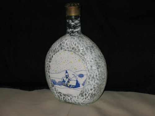 Butelka malowana farbą akrylową i zdobiona techniką decoupage