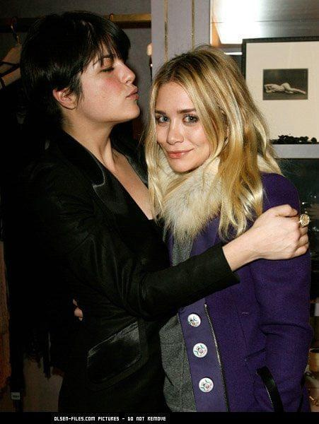 Ashley at the Kiki De Montparnasse store opening-events grudzień 2007