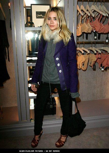 Ashley at the Kiki De Montparnasse store opening-events grudzień 2007
