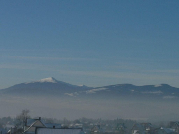 Babia Góra a przed nią wyraźnie widoczna inwersja temperatury :)