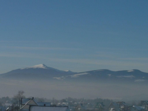 Babia Góra a przed nią wyraźnie widoczna inwersja temperatury :)