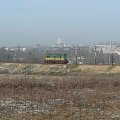 S200-273 jedzie luzem w kierunku Kochłowic. W tle widoczne są dwa szyby: po lewej Andrzej, po prawej szyb Lech należący do KWK Pokój.
(Szlak Kochłowice-Bielszowice)