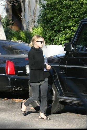 Ashley walking in Los Angeles-paparazzi grudzień 2007