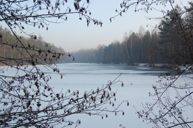 "Gubi mnie znów
miłość jak lód
choć wierzyłam że
dzięki Tobie zmienię się..." #jezioro #zima #lód