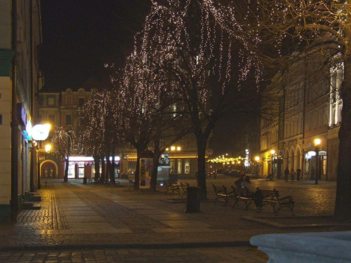 Świdnicki Rynek światecznym wieczorem